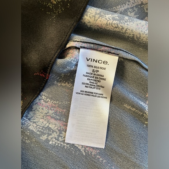 Vince wisteria floral print, 100% silk, long sleeve top - Picture 8 of 9